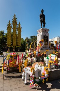 Mengrai Monument- klein